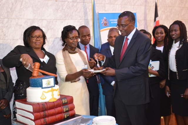 Guest of Honour, Hon. Justice David K. Maraga, at the cake cutting ceremony, of the Launch of School of Law Alumni Chapter